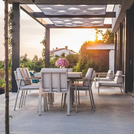 Tavarneta Estate Dobrovo Εξωτερικό φωτογραφία