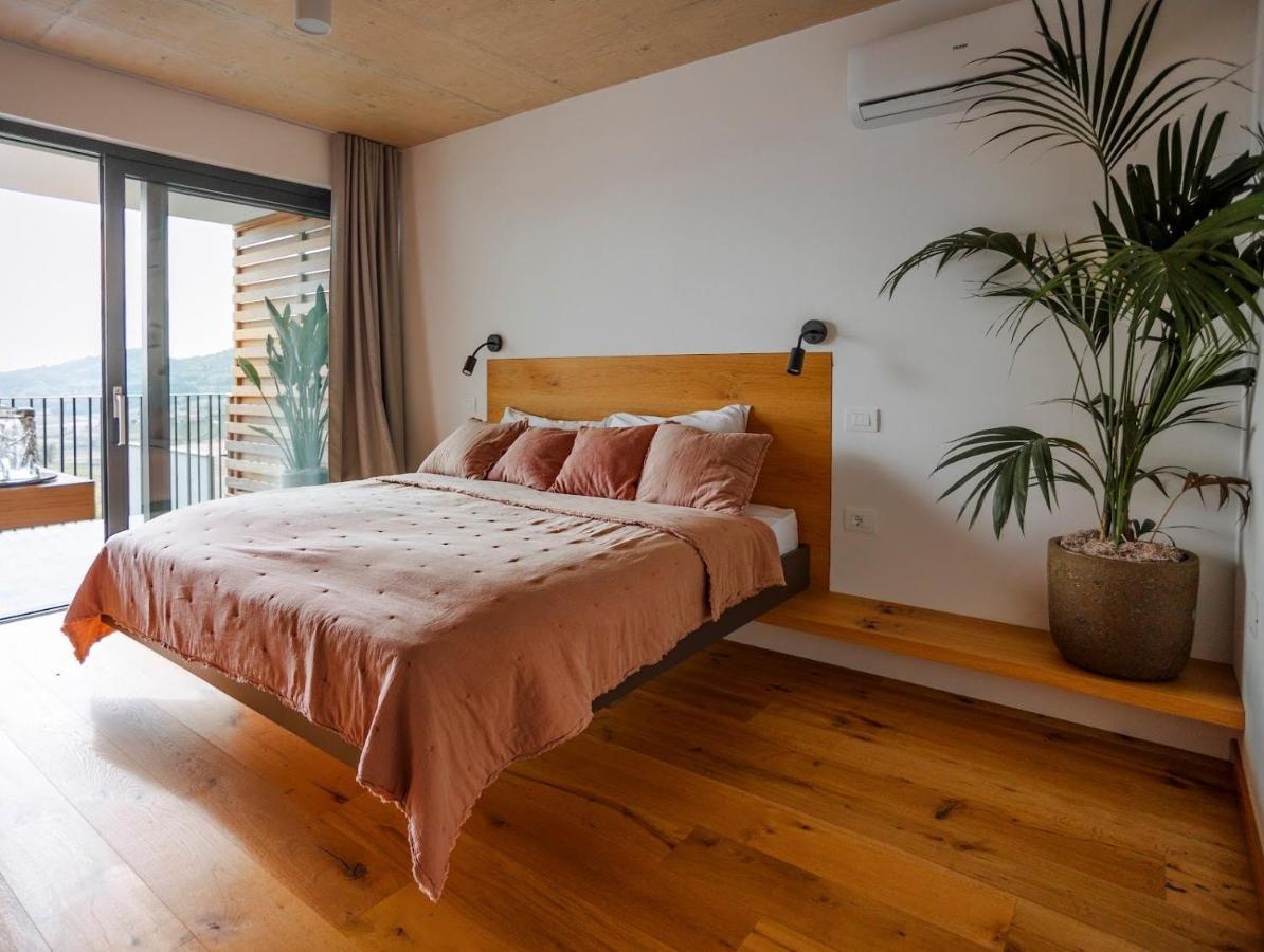 Tavarneta Estate Dobrovo Εξωτερικό φωτογραφία